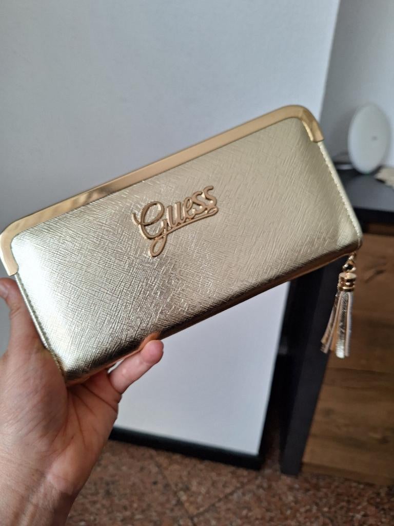 Gouden Guess portemonnee met kwastje, Sieraden, Tassen en Uiterlijk, Portemonnees, Guess, Geel, Ophalen of Verzenden, Zo goed als nieuw