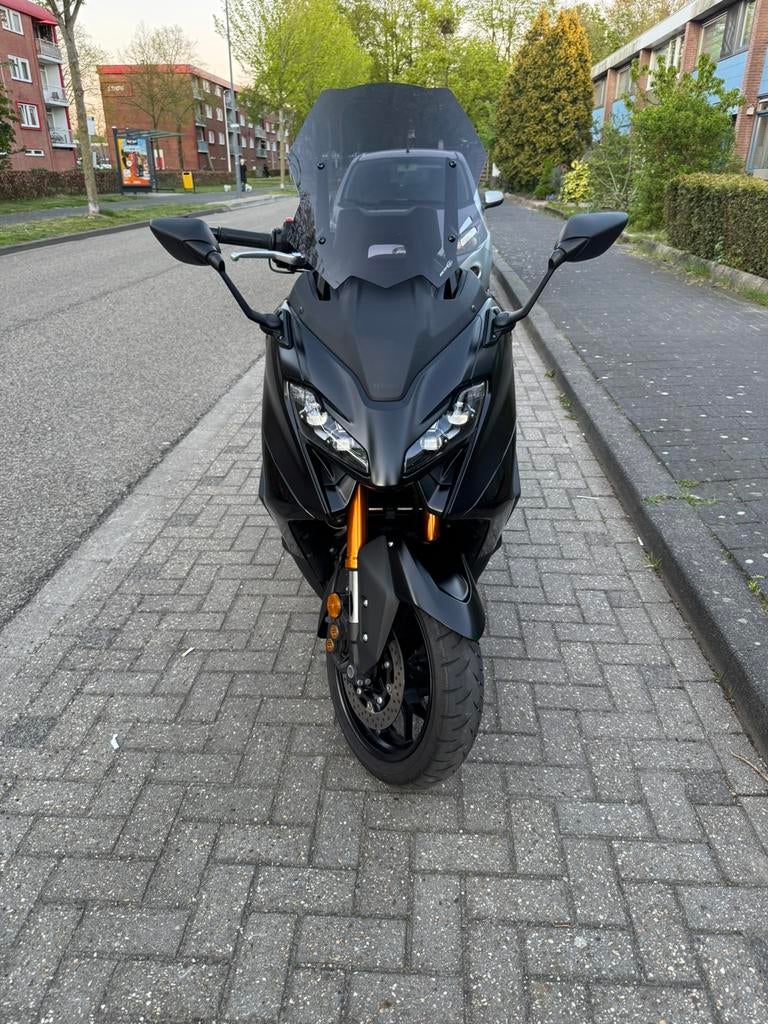 Yamaha TMAX 560 Tech MAX – Topstaat | Akrapovič |, Occasion, 562 cc, Handvatverwarming, Particulier