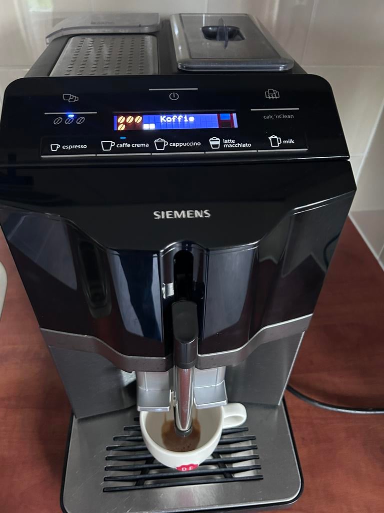 Siemens EQ300 Staal Zwart IGST, Witgoed en Apparatuur, Koffiezetapparaten, Ophalen of Verzenden, Zo goed als nieuw, Koffiemachine