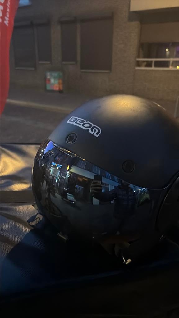 Helm beor nieuwe, Fietsen en Brommers, Brommerhelmen, Ophalen, Zo goed als nieuw