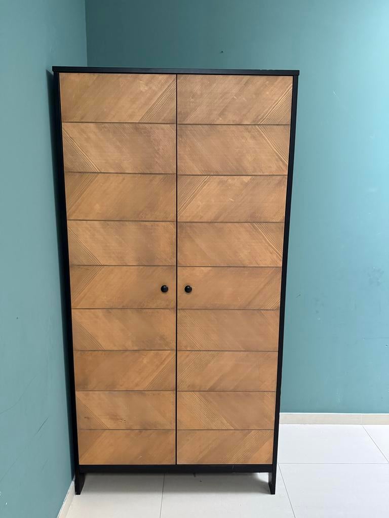 Zwart ledikant met commode en bijpassende kledingkast, Ophalen, Gebruikt, 50 tot 70 cm, 100 cm of meer