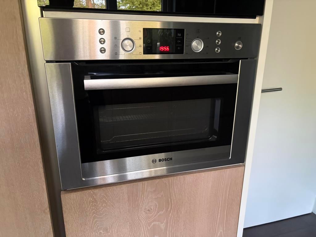 Bosch Combi magnetron oven, Ophalen of Verzenden, Zo goed als nieuw, 45 tot 60 cm