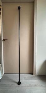 Zwarte Steigerbuis met voetplaat koppelstukken 27mm, Ophalen, Zo goed als nieuw, IJzer