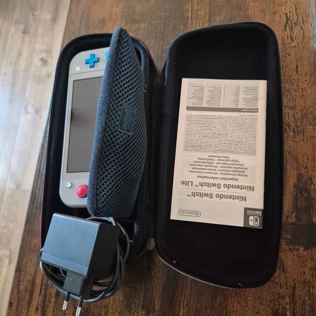 Switch Lite, Zacian + Zamazenta Collector Edition. ZGAN, Ophalen of Verzenden, Zo goed als nieuw