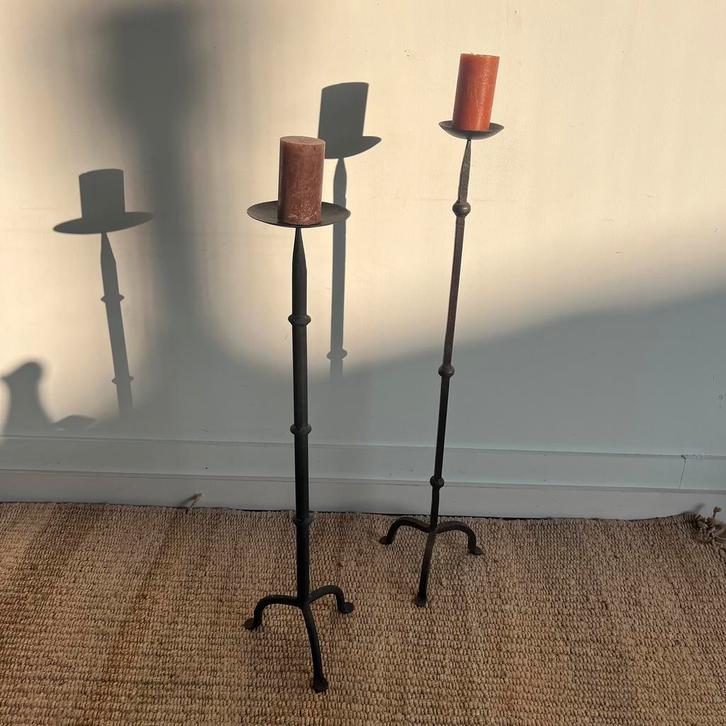 Smeedijzer gietijzer kandelaar vintage brutalist, Huis en Inrichting, Woonaccessoires | Kandelaars en Kaarsen, Zo goed als nieuw