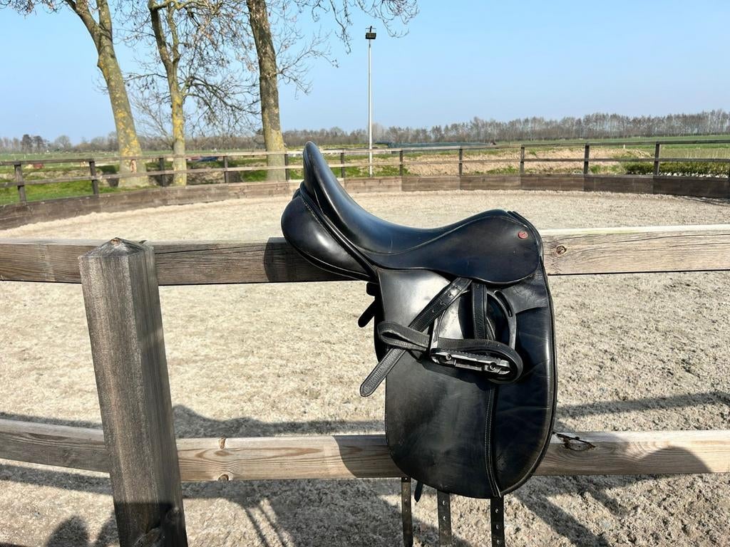 Euroriding Dressuurzadel, Dieren en Toebehoren, Paarden en Pony's | Zadels, Ophalen, Zo goed als nieuw, Dressuur