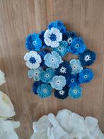 24 gehaakte bloemetjes van katoen in blauw tinten, Ophalen of Verzenden, Nieuw, Haken, Overige typen