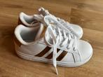 Adidas Grand Court 2.0 wit/goud maat 33 ongedragen, Kinderen en Baby's, Kinderkleding | Schoenen en Sokken, Jongen of Meisje, Schoenen