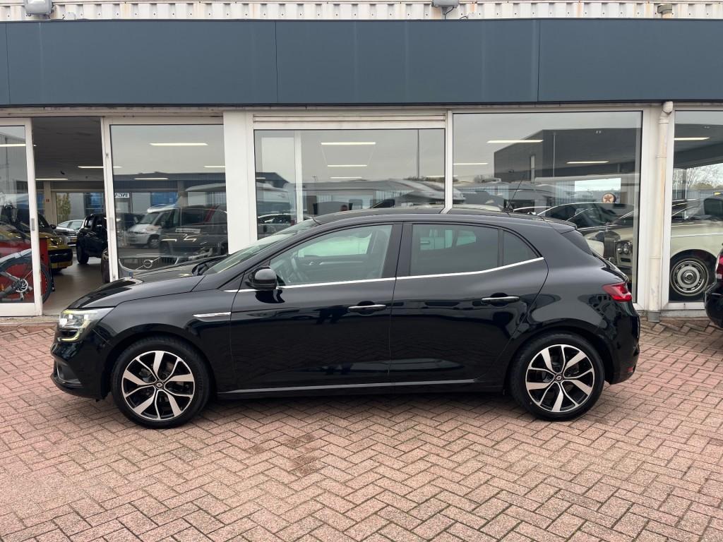 Renault MEGANE 1.3 TCe Bose Clima Cruise PDC Carplay, Voorwielaandrijving, Euro 6, 4 cilinders, 1650 kg