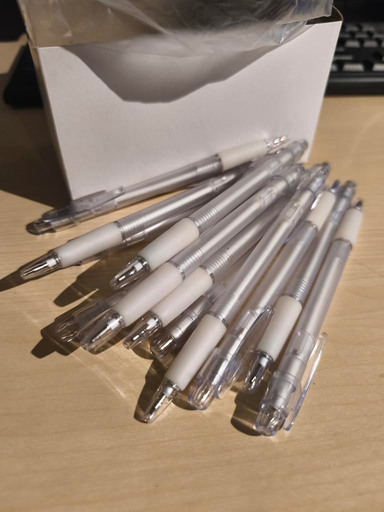 Blauw schrijvende pennen, per doosje van 50 stuks, Diversen, Schoolbenodigdheden, Ophalen of Verzenden, Nieuw