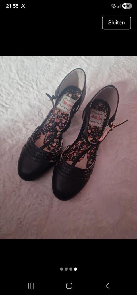 Nieuwe Bettie Page schoenen - Zwart met bloemenprint, Bettie Page, Zwart, Nieuw, Ophalen of Verzenden