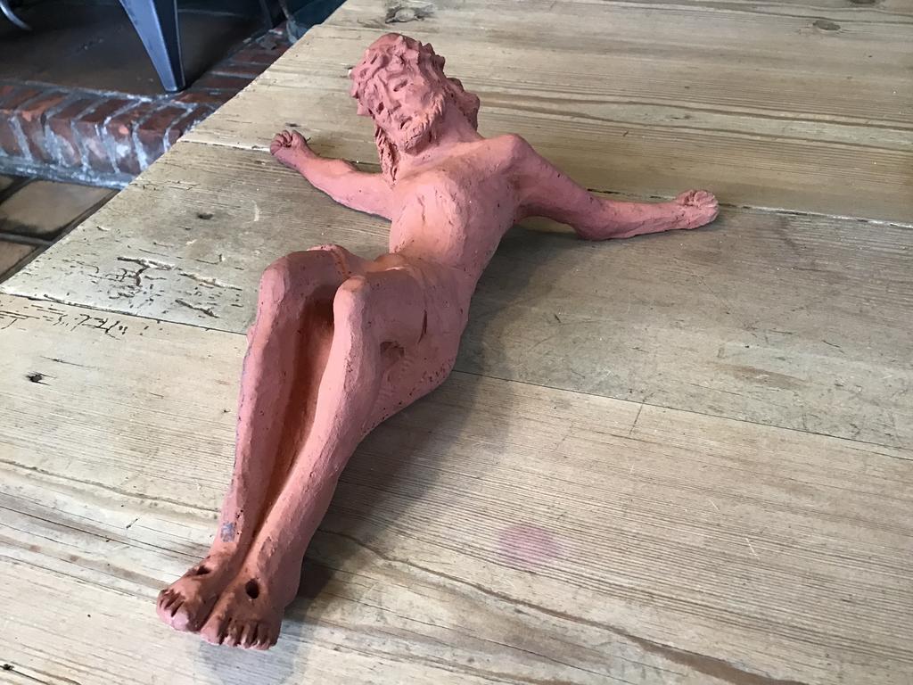 Corpus Jezus Christus in terra cotta, Ophalen of Verzenden, Zo goed als nieuw, Beeld(je)