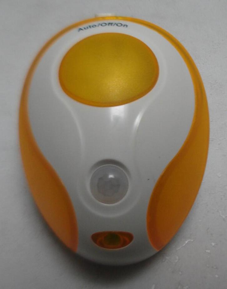 Nw nachtlicht stopcontact met beweging en licht sensor autom, Huis en Inrichting, Lampen | Overige, Zo goed als nieuw, Ophalen of Verzenden