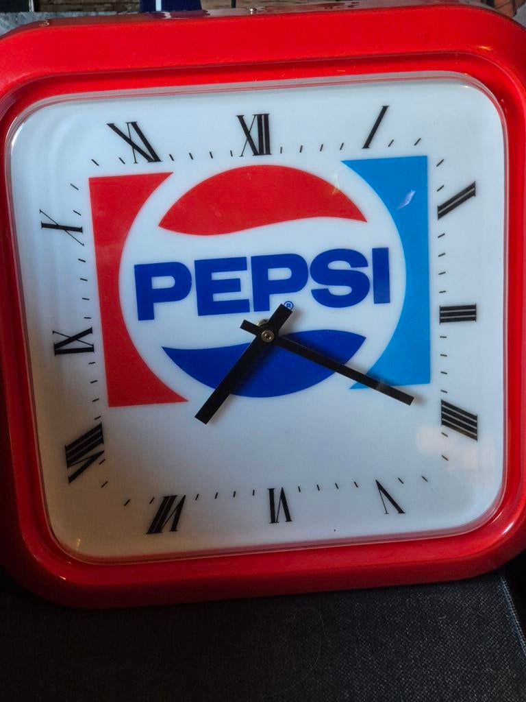 Pepsi wandklok, Huis en Inrichting, Woonaccessoires | Klokken, Ophalen of Verzenden, Zo goed als nieuw, Analoog, Wandklok