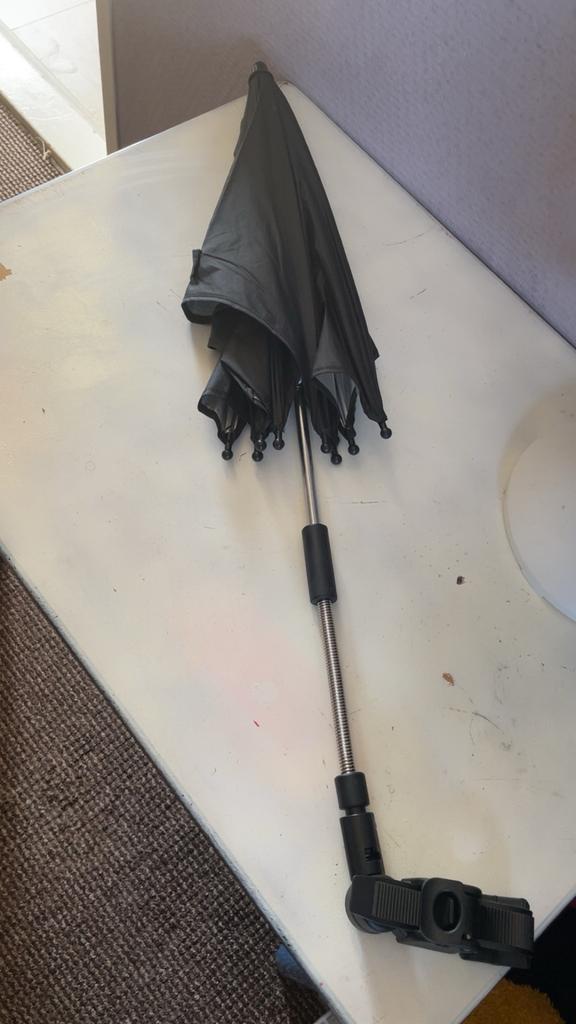 Paraplu met bevestiging voor kinderwagen/fiets, Ophalen, Gebruikt, Zwart