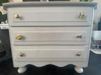 Opknapper witte commode met goudkleurige knopjes, Ophalen, Gebruikt, 100 tot 150 cm, 3 of 4 laden