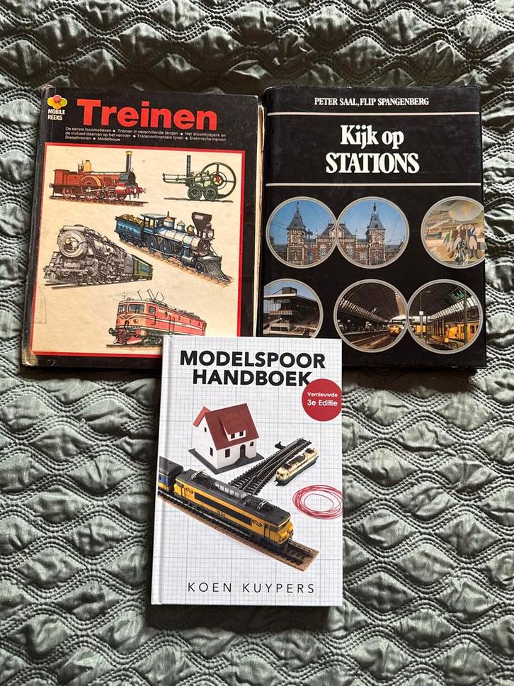 Boeken over treinen, stations en modelspoor (3 stuks), Boeken, Vervoer en Transport, Gelezen, Trein, Ophalen of Verzenden