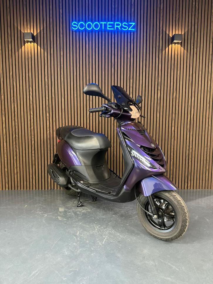 Piaggio zip 2019|Sp look|Brom|Full option|Led|Garantie, Fietsen en Brommers, Scooters | Piaggio, Zo goed als nieuw, Zip, Benzine
