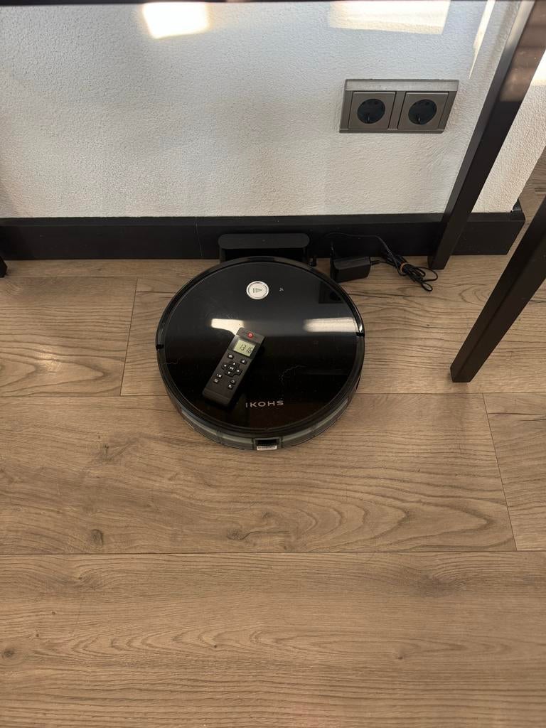 IKOHS Robotstofzuiger met afstandsbediening, Witgoed en Apparatuur, Stofzuigers, Gebruikt, Robotstofzuiger, Reservoir, Ophalen