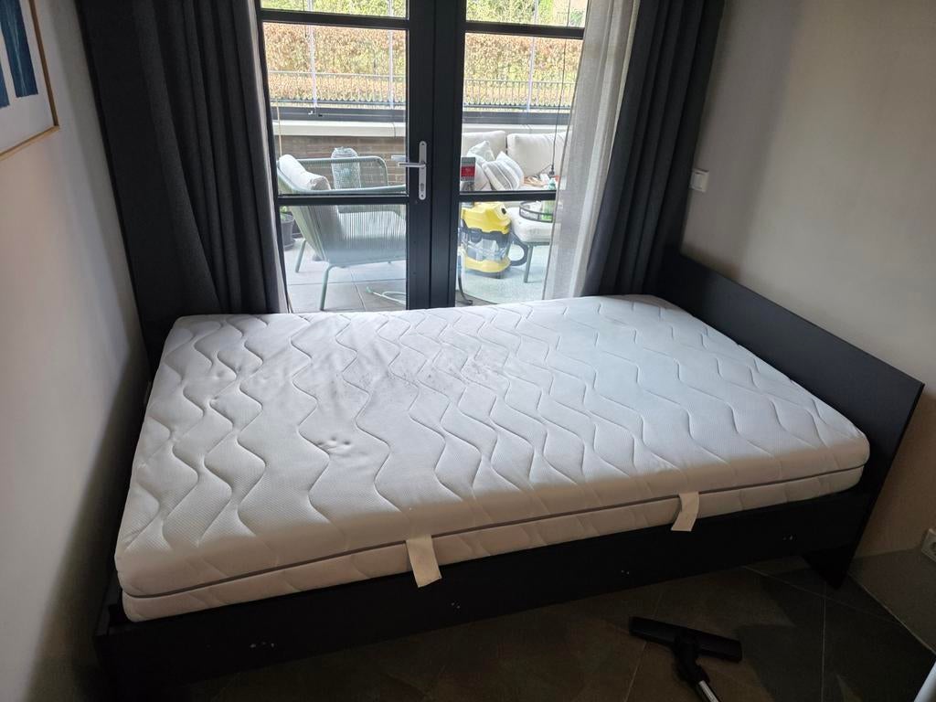 Bed met matras en lattenbodem 120x200cm. 3 jaar oud., Ophalen, Zo goed als nieuw, Tweepersoons, Hout