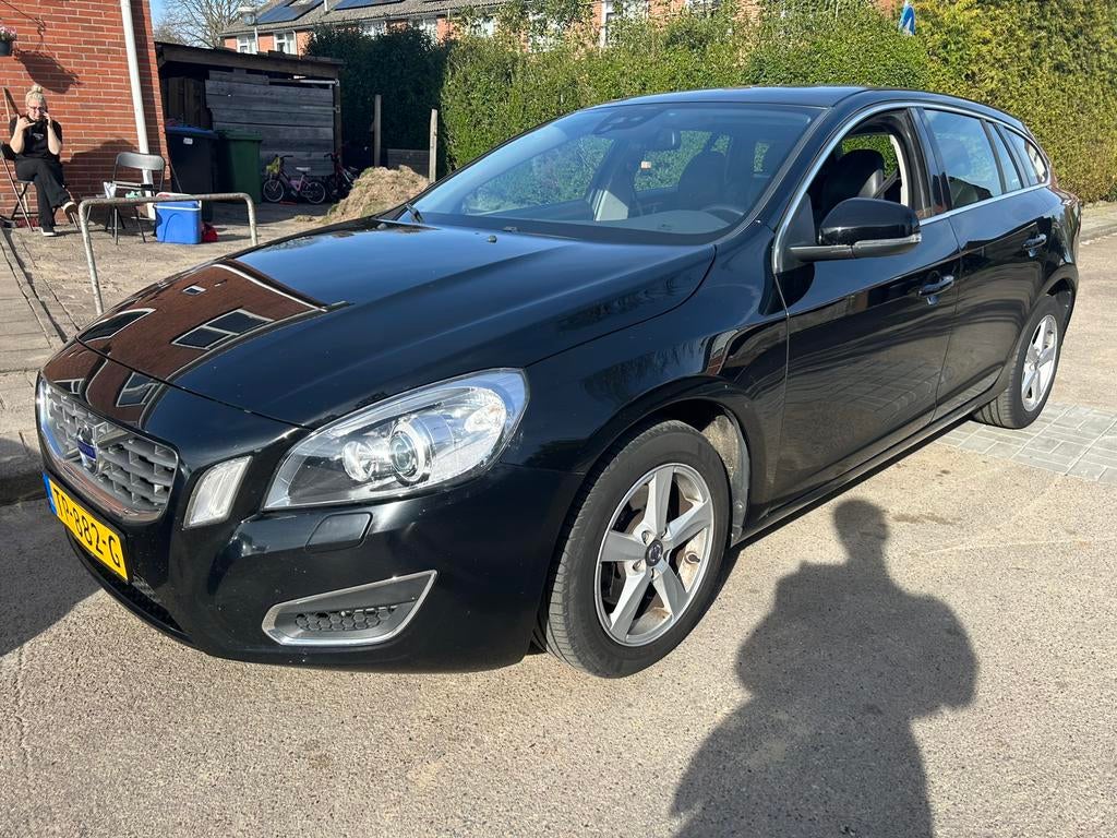 Volvo V60 T4 180pk Start/stop 2011 Zwart, Auto's, Volvo, Voorwielaandrijving, 1596 cc, 15 km/l, Automatische klimaatregeling