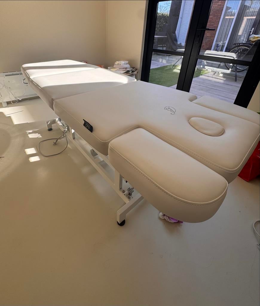 Splinternieuwe behandelbank van merk Belezzi!, Diensten en Vakmensen, Massage