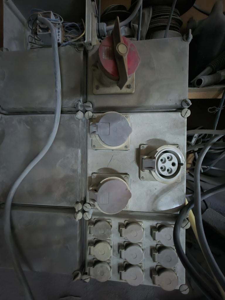 Bouwstroomkast met stoppen en contacten, Doe-het-zelf en Verbouw, Elektra en Kabels, Ophalen, Gebruikt, Overige typen