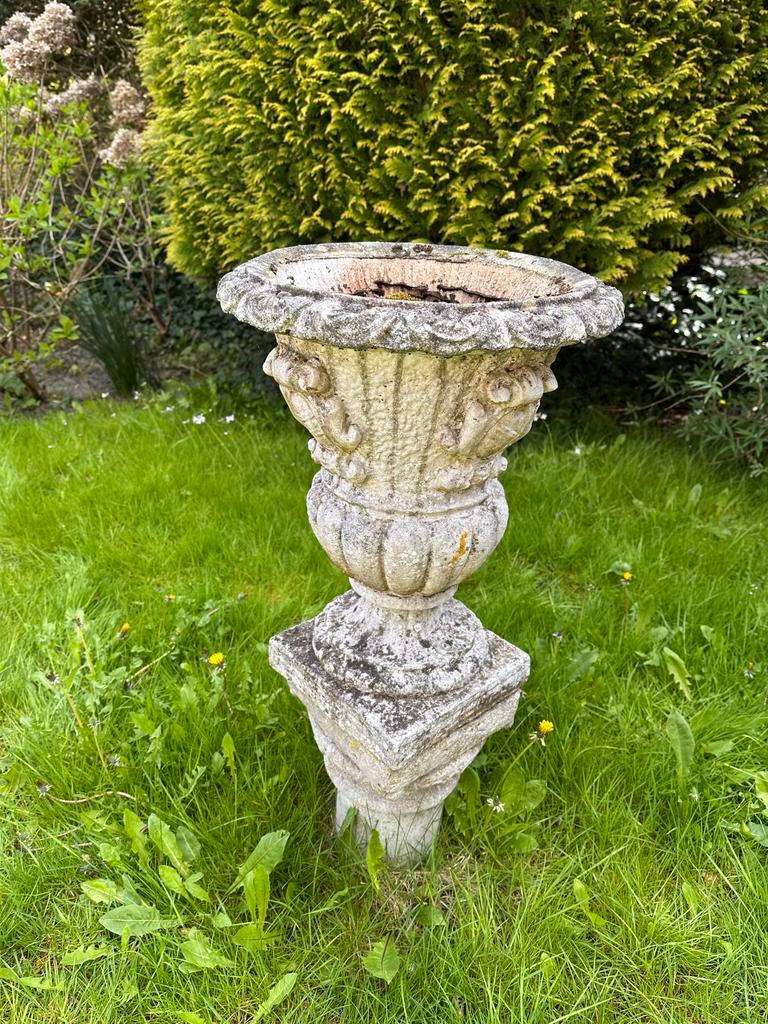 Antieke stenen vaas / sokkel voor tuin of decoratie, Ophalen, Gebruikt