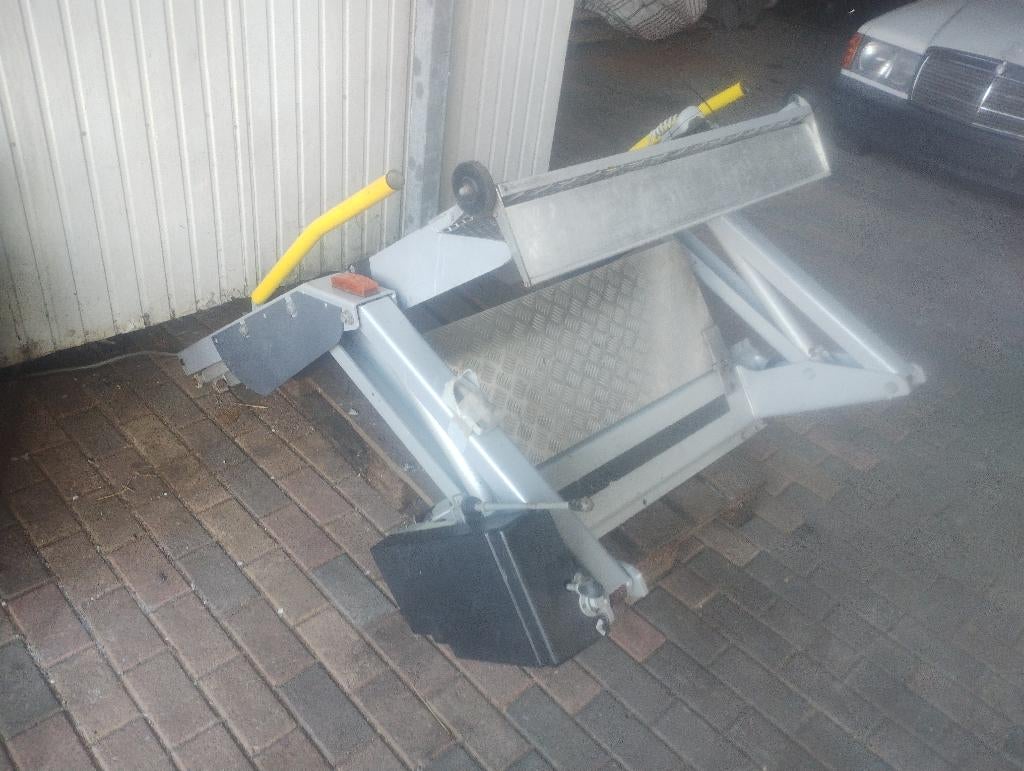 rolstoellift voor o.a. bestelwagen, Ophalen, Gebruikt