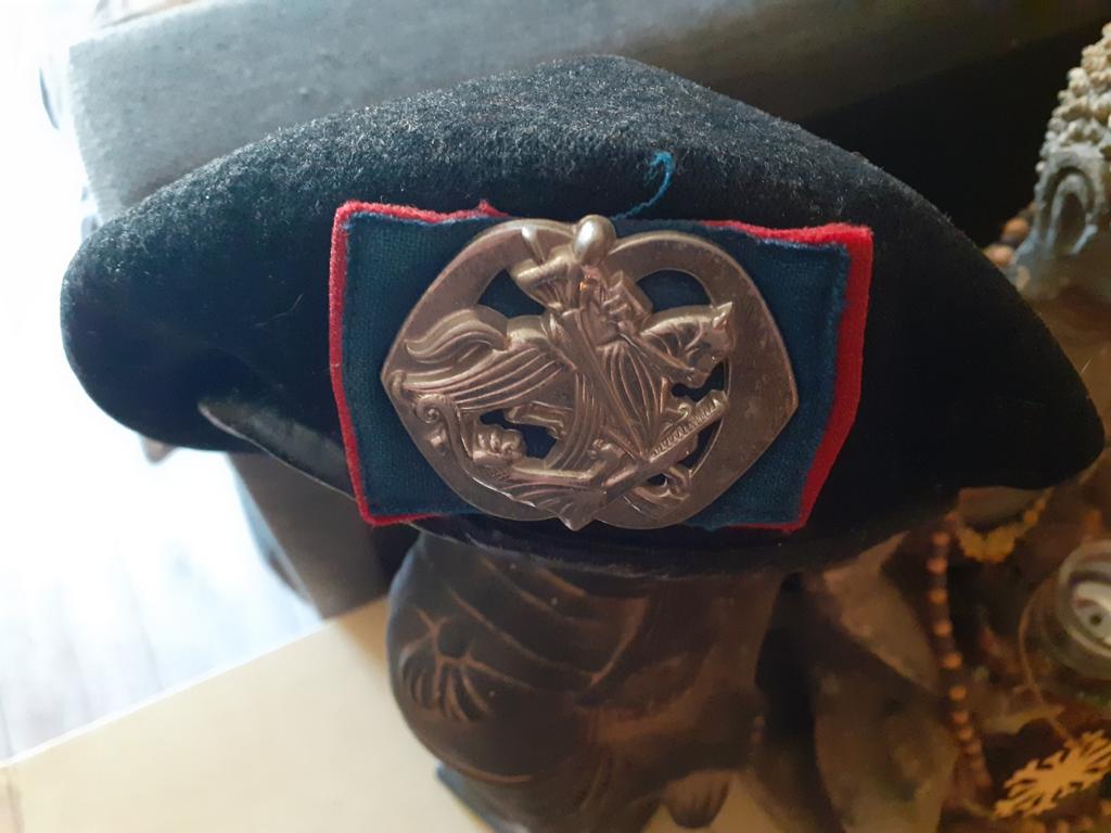 Militaire baret, Ophalen, Gedragen