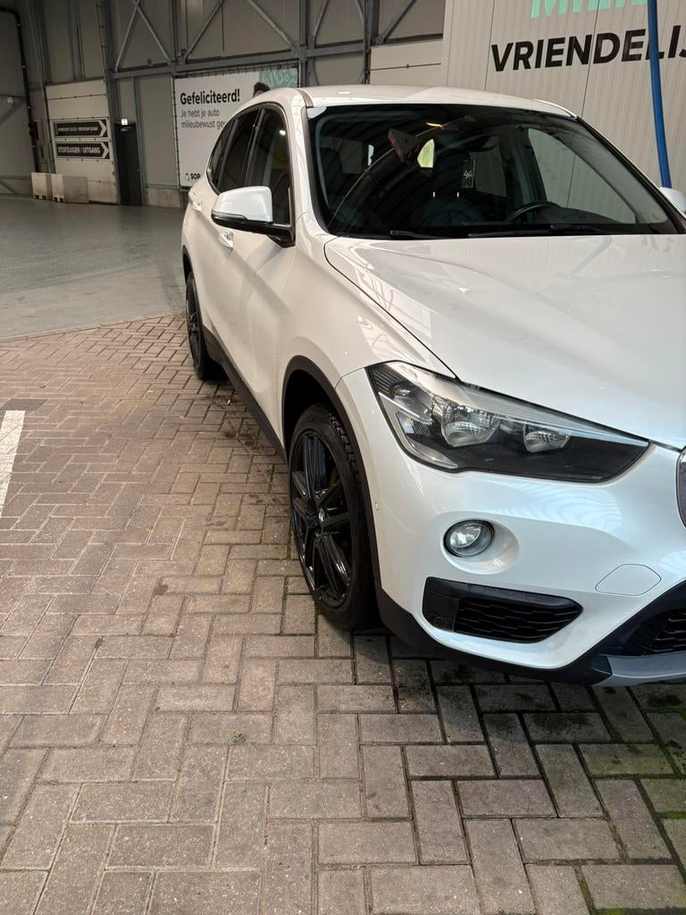 BMW X1 Sdrive18d 136pk Aut 2016 Wit, Auto's, BMW, X1, 4 cilinders, Wit, Leder