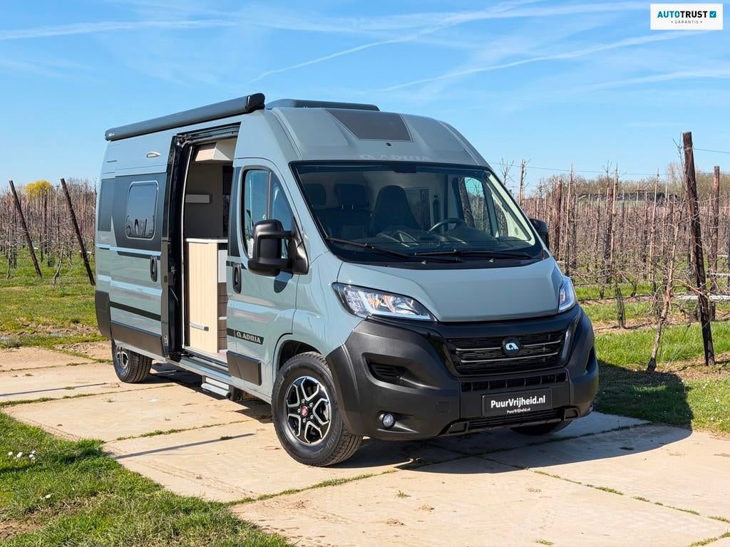 Adria Twin Plus 600 SPB AUTOMAAT / 2 Jaar Garantie / Trekhaa, Caravans en Kamperen, Automaat, Bedrijf, Diesel, Tot en met 3