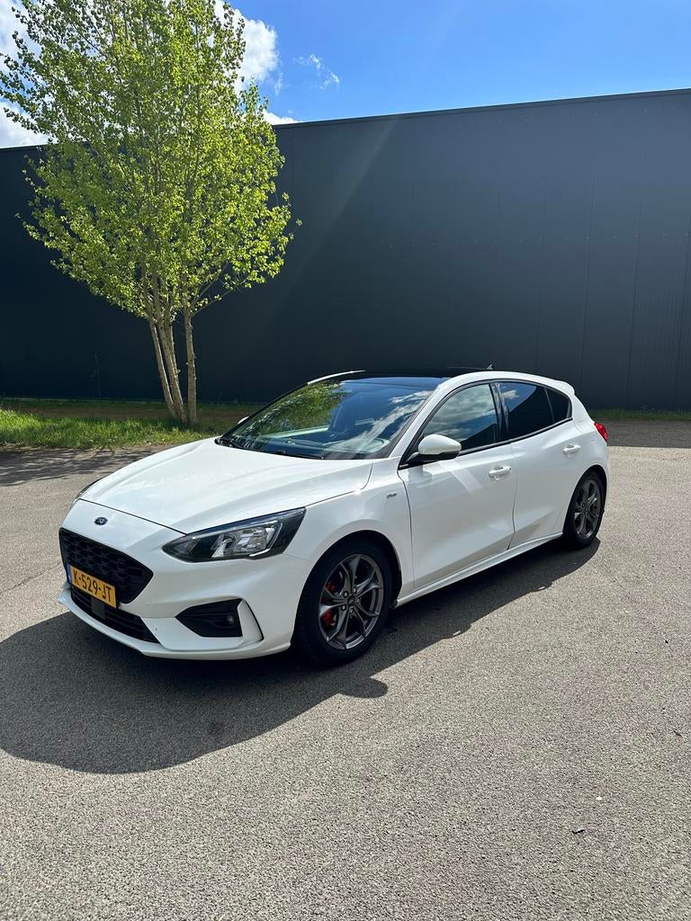 Ford Focus 1.5 Ecoboost 2021, 1304 kg, Zwart, 190 pk, 700 kg