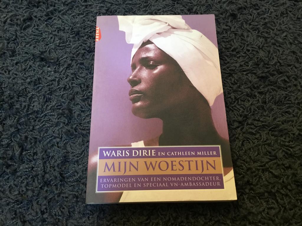 Mijn woestijn  Waris Dirie, Ophalen of Verzenden, Zo goed als nieuw