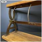 Oude papierrolhouder, Ophalen