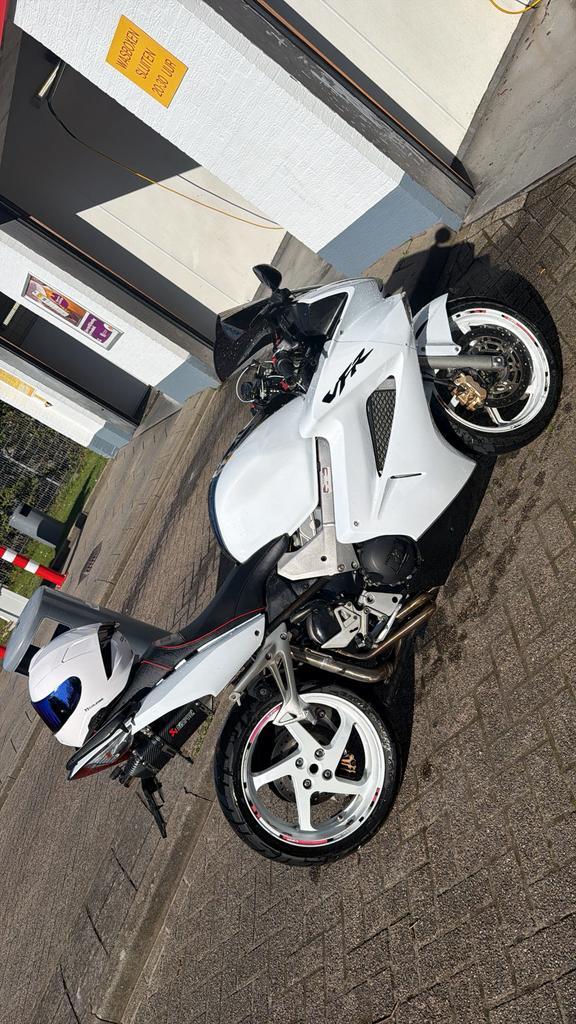 Honda VFR 800 VTEC, Motoren, Motoren | Honda, Particulier, Super Sport, meer dan 35 kW, 4 cilinders, ABS, Handvatverwarming, Sportuitlaat