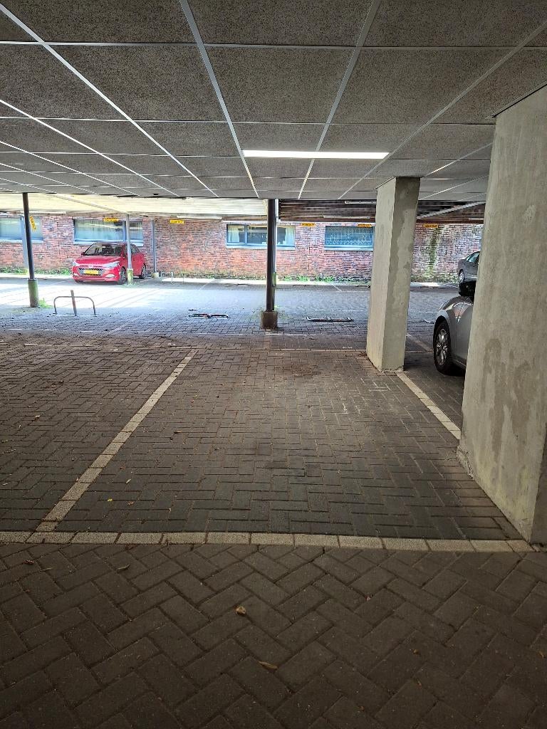 Te huur: parkeerplaats in afgesloten parkeergarage Utrecht., Huizen en Kamers, Utrecht