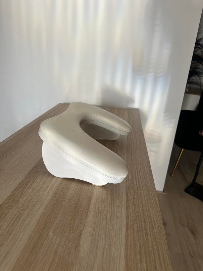 Nagel armsteun, Ophalen, Zo goed als nieuw, Minder dan 10 m², Laminaat