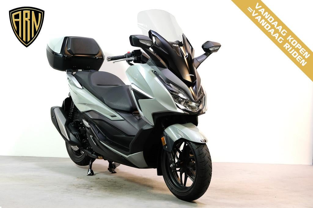 Honda FORZA 350 (bj 2021), Motoren, Bedrijf, 12 t/m 35 kW, LED Verlichting, Scooter