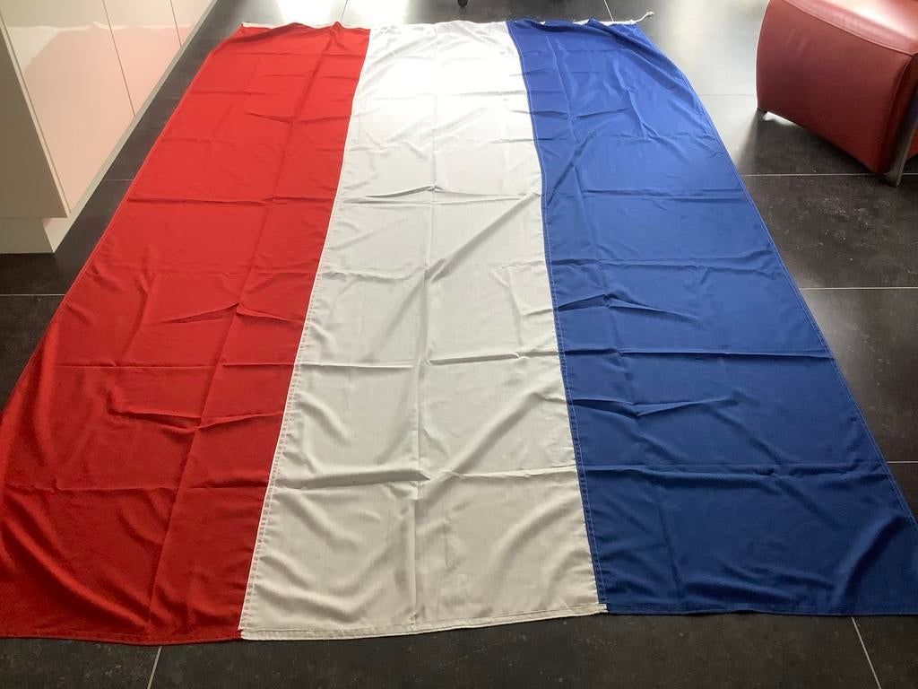 Nederlandse vlag, Ophalen, Zo goed als nieuw