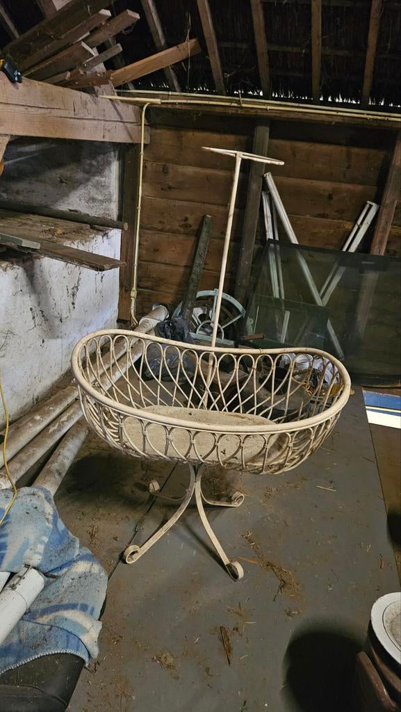 Oud nostalgisch kinderbed / wiegje, Ophalen of Verzenden, Gebruikt, Wieg