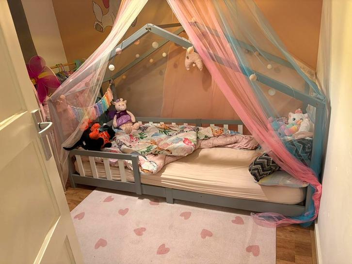 En Casa licht grijs Kinderbed, Kinderen en Baby's, Kinderkamer | Bedden, Zo goed als nieuw, 180 cm of meer, 85 tot 100 cm, Matras