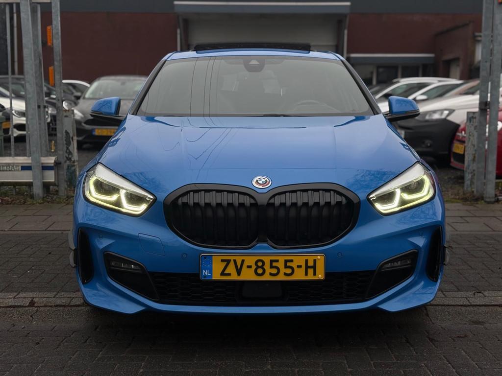 BMW 1-serie 118d M-Sport | Panoramadak | Kuipstoelen | 19”, Lichtsensor, 4 cilinders, 150 pk, Blauw
