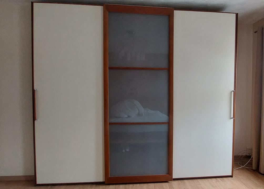 Schuifdeurkast in donker kersen/front wit, Gebruikt, 200 cm of meer, Glas, 200 cm of meer