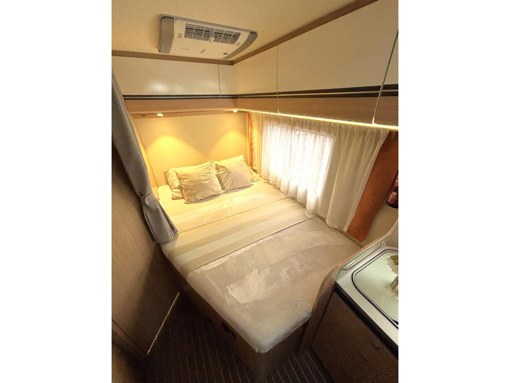 Capron Liberté VIP 690 VIP FRANSBED+HEFBED DAKAIR, Caravans en Kamperen, Campers, Bedrijf, 6 tot 7 meter, Carado, Tot en met 4