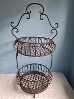 Sierlijke smeedijzeren etagère., Huis en Inrichting, Woonaccessoires | Etagères, Ophalen of Verzenden, Zo goed als nieuw