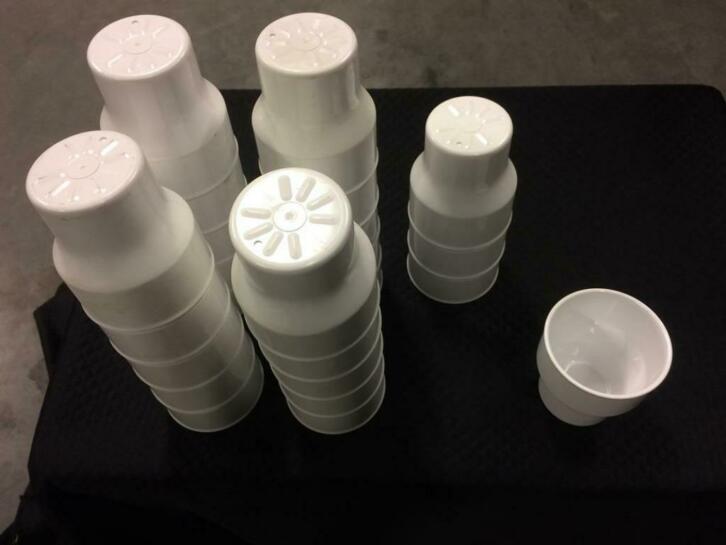 24 delig servies kunststof defensie + deksels en dienbladen, Caravans en Kamperen, Kampeeraccessoires, Niet ingevuld, Niet ingevuld