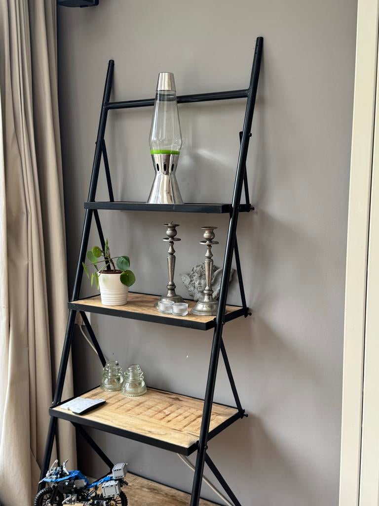 Robuuste Mangohouten stellingkast met zwart metalen frame, Huis en Inrichting, Kasten | Boekenkasten, Ophalen, Met plank(en), Gebruikt