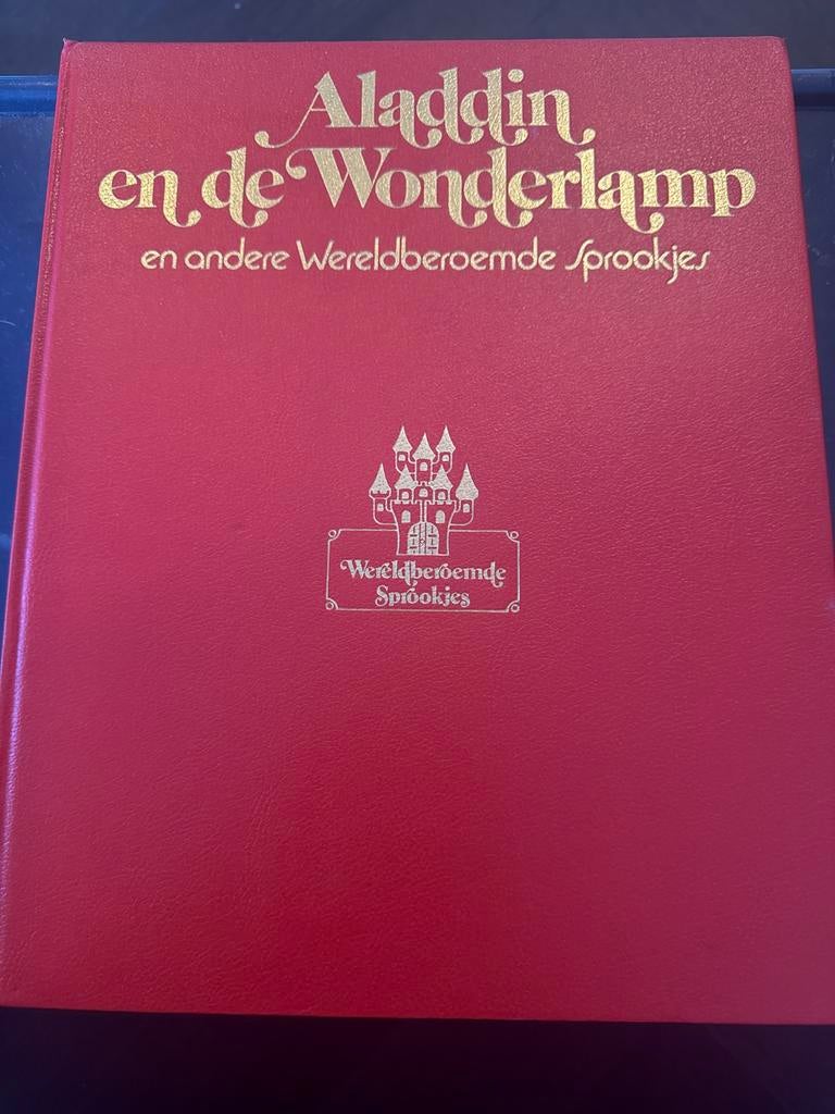 Aladdin en de Wonderlamp en andere Wereldberoemde Sprookjes, Boeken, Ophalen of Verzenden, Gelezen
