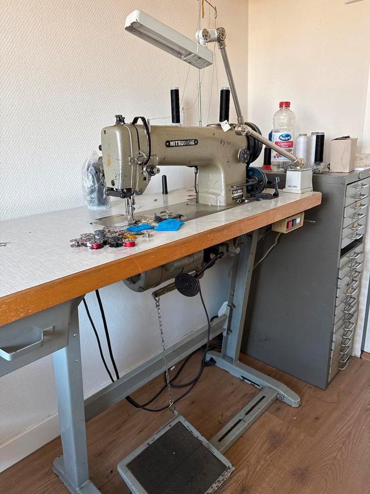 Industriële Mitsubishi Naaimachine YU-360, Hobby en Vrije tijd, Naaimachines en Toebehoren, Gebruikt, Naaimachine, Overige merken